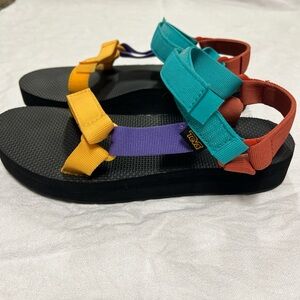Teva original universal strap multi color sandals size 9